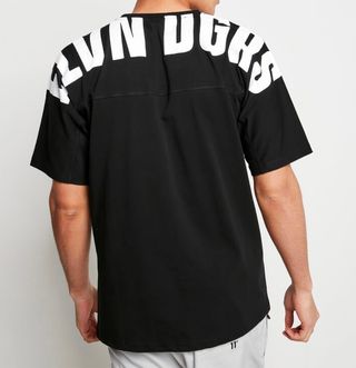 11º _ Eleven Degrees. Camiseta negra. Talla S