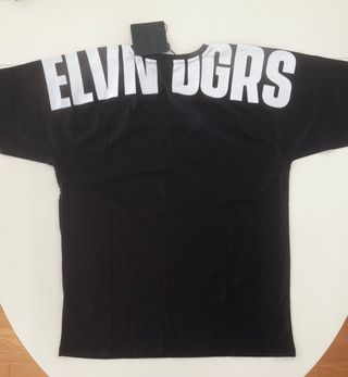 11º _ Eleven Degrees. Camiseta negra. Talla S