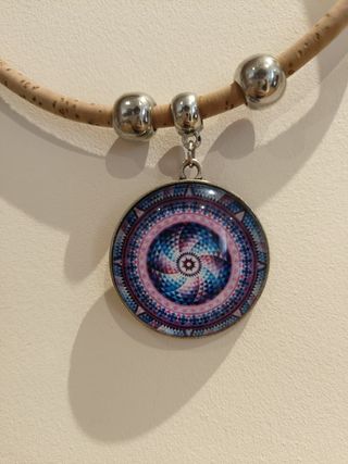 Collar cristal y corcho.