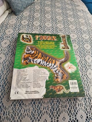 libro con la tigre 3D