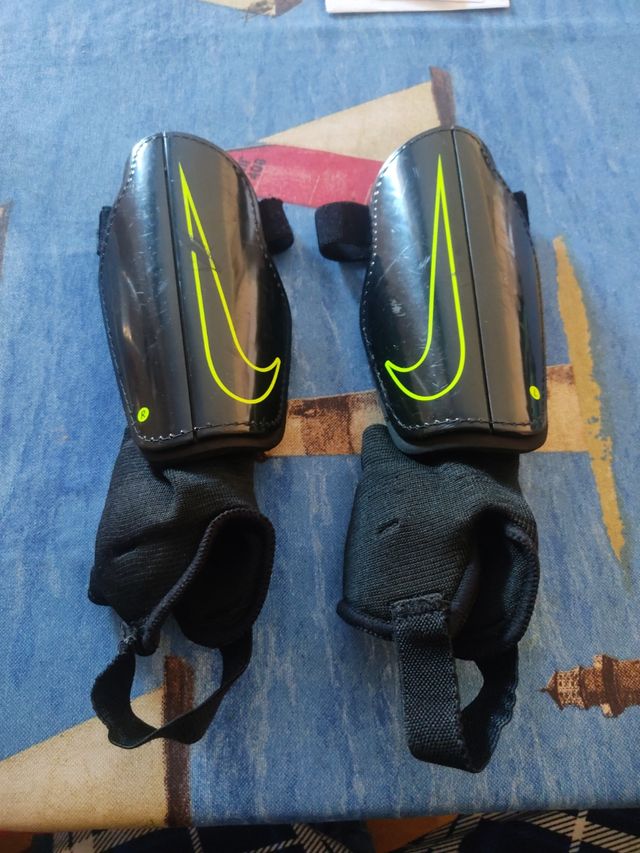 Espinilleras Nike talla M