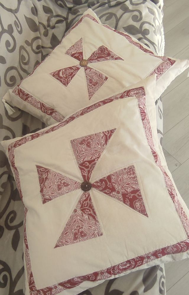 Coppia di cuscini comprati in Indonesia