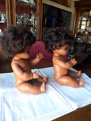 Muñecas negras de Famosa. 