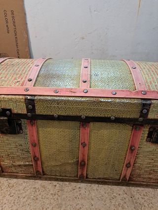 Baúl de metal