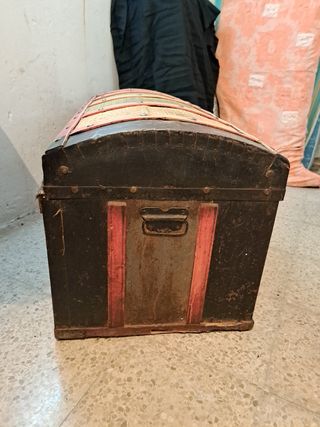 Baúl de metal