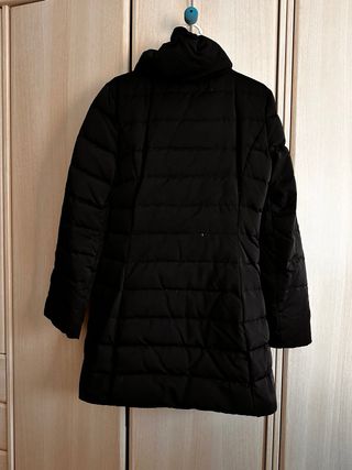Plumas mujer negro entallado de Zara
