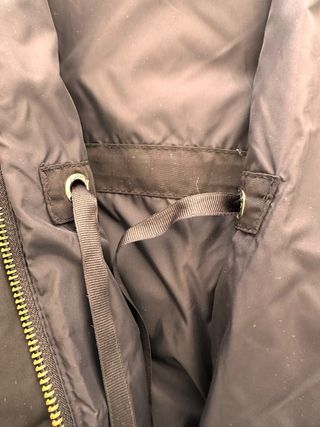 Plumas mujer negro entallado de Zara
