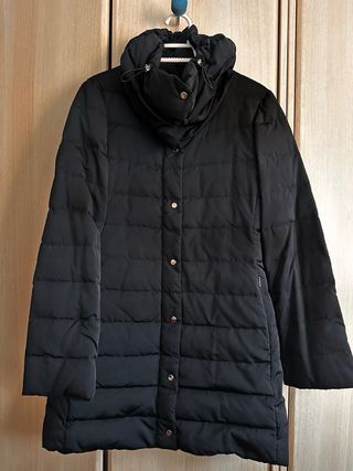 Plumas mujer negro entallado de Zara
