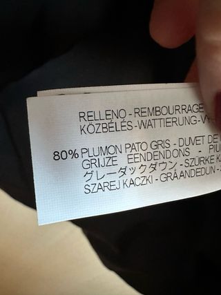 Plumas mujer negro entallado de Zara