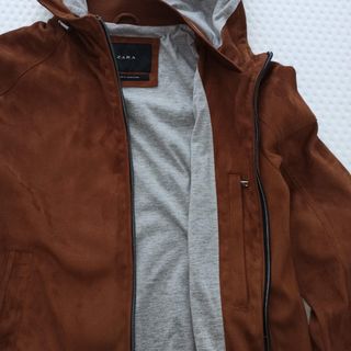 Chaqueta con capucha y cremallera para hombre