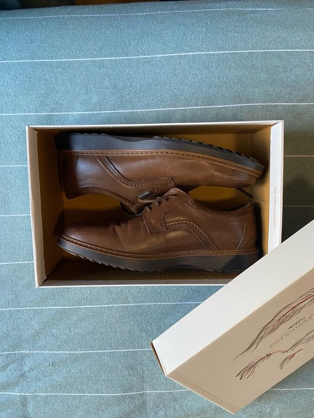 Zapatos Clarks muy nuevos