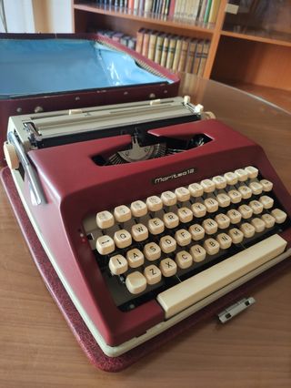 Maquina escribir Maritza antigua vintage