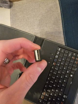 Porta tablet con tastiera