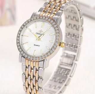 ✅️Reloj cuarzo mujer con 5 pulseras color oro
