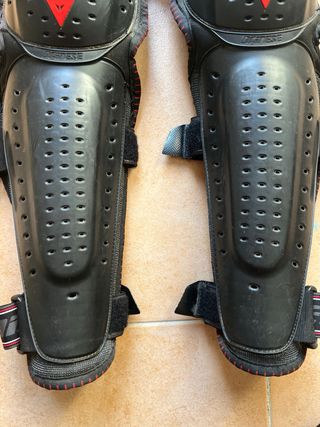 Protecciones rodilla-espinilla dainese