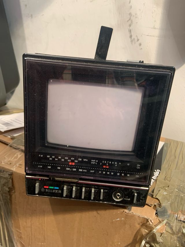 radio tv analogica en color silver mo112