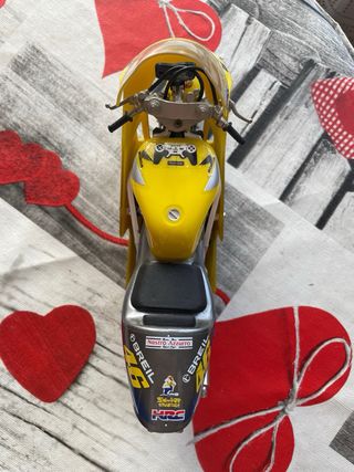 Moto a escala 1/10 Valentino Rossi 2000
