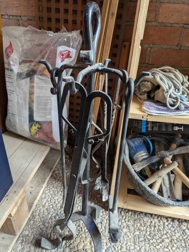 Colgador utensilios lumbre