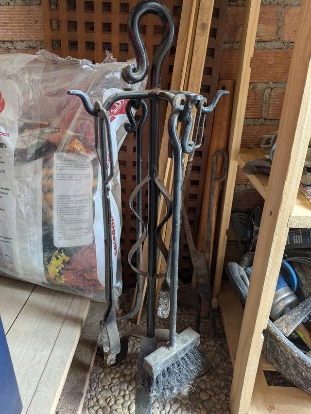 Colgador utensilios lumbre