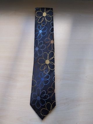 Corbata con estampado floral