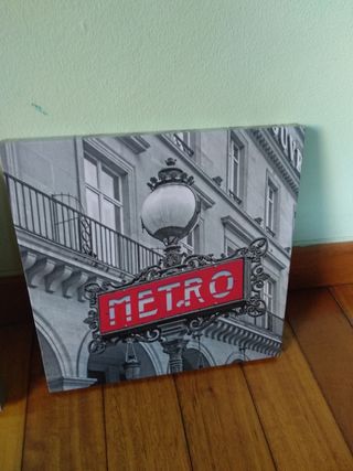 Cuadros 23*23, blanco, negro, rojo.