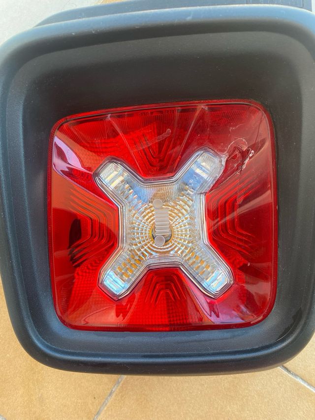 Faro trasero izquierdo Jeep Renegade