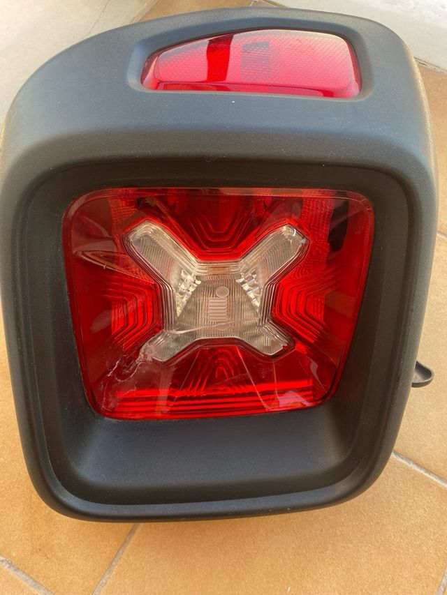 Faro trasero izquierdo Jeep Renegade