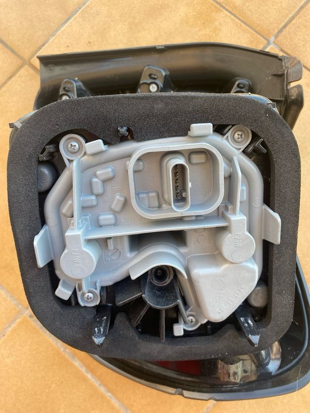 Faro trasero izquierdo Jeep Renegade