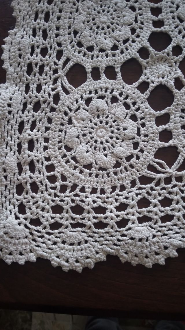 Centro tavola  uncinetto  panna