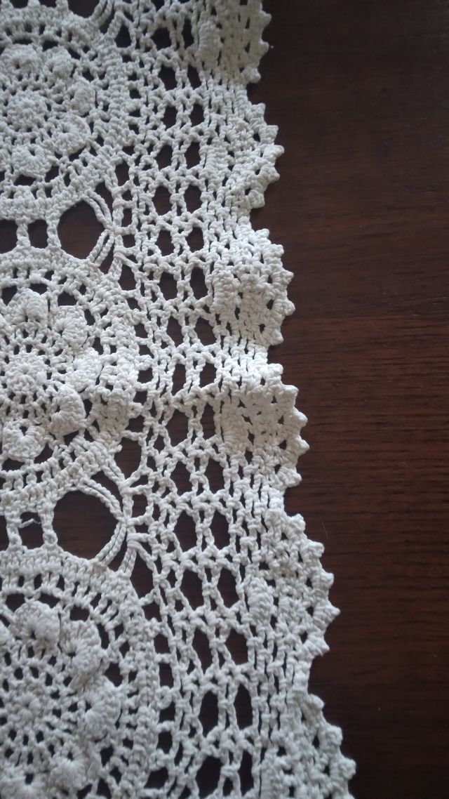 Centro tavola  uncinetto  panna