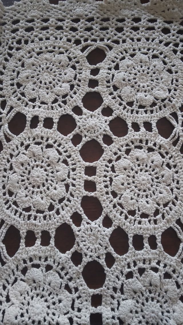 Centro tavola  uncinetto  panna