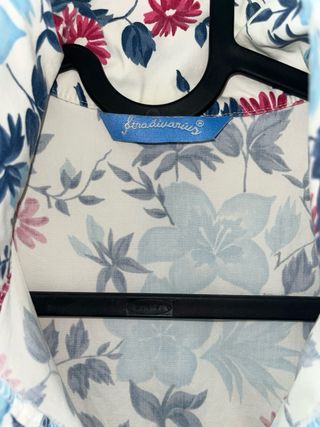 Blusa flores tipo Hawaiana sin mangas