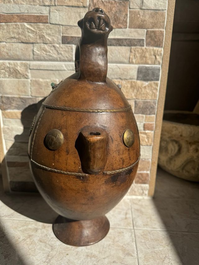 Antigüedad. Vasija decorativa en barro