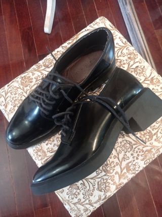 Zapatos cordones Zara