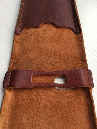 Funda cuero para iPhone 8.