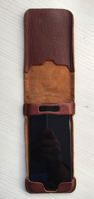 Funda cuero para iPhone 8.