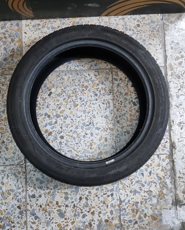 Neumático Hankook 215/45ZR18
