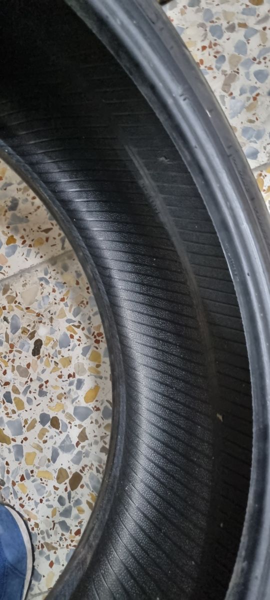 Neumático Hankook 215/45ZR18