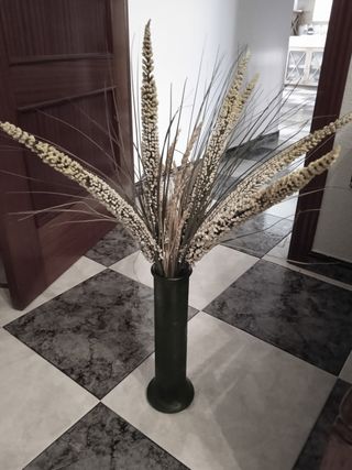 Cuadro i bandeja i un jarrón el cuadro ,,