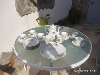 Juego de café de porcelana.