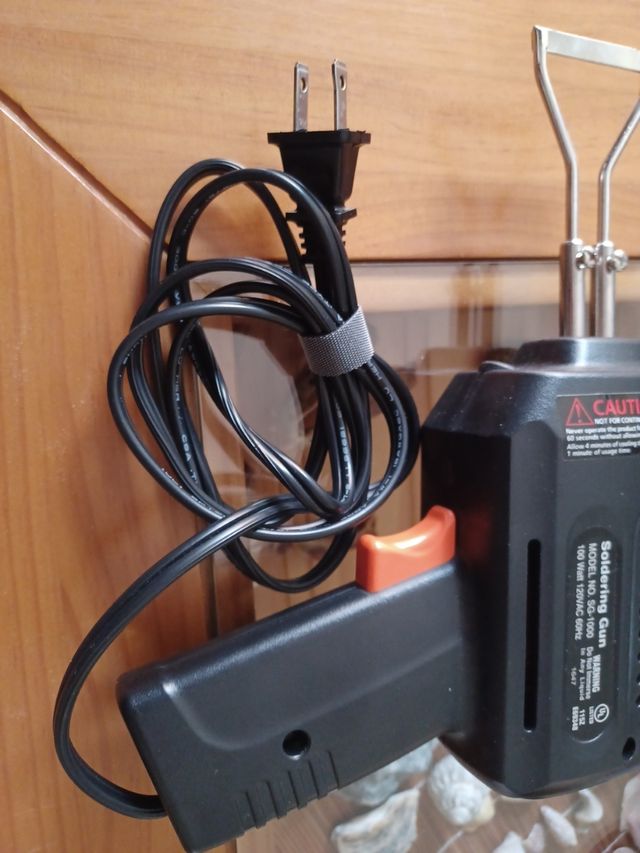 Máquina de calor para cortar cabos.