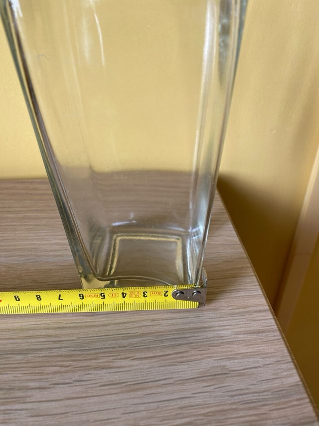 Vaso in vetro moderno forma trapezoidale