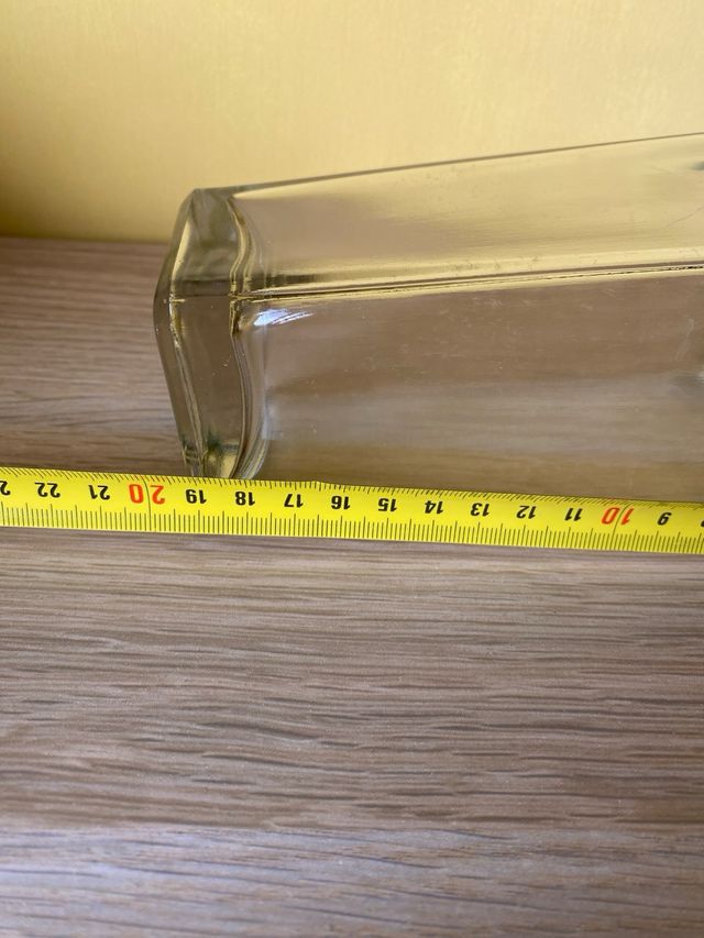 Vaso in vetro moderno forma trapezoidale