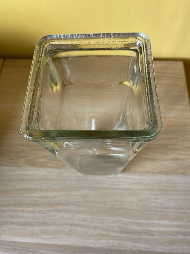 Vaso in vetro moderno forma trapezoidale