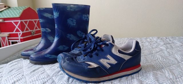 Lote de botas de agua y deportivas