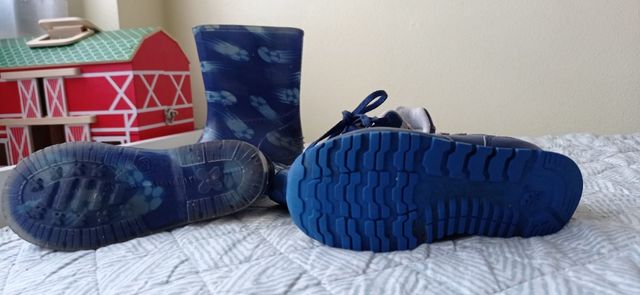 Lote de botas de agua y deportivas
