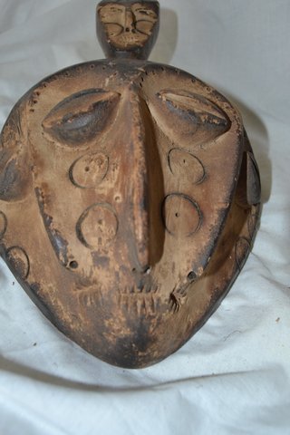Mascara africana Lega