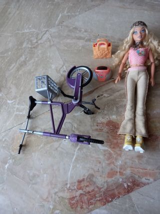 Barbie My Scene Kennedy in bici nel parco