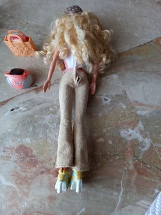 Barbie My Scene Kennedy in bici nel parco