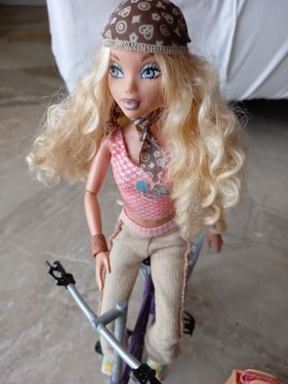 Barbie My Scene Kennedy in bici nel parco